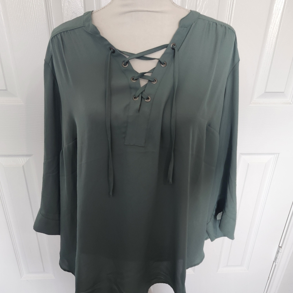 Torrid Size 2 Harper 3/4 Sleeve Lace Up Blouse Green - Picture 3 of 10